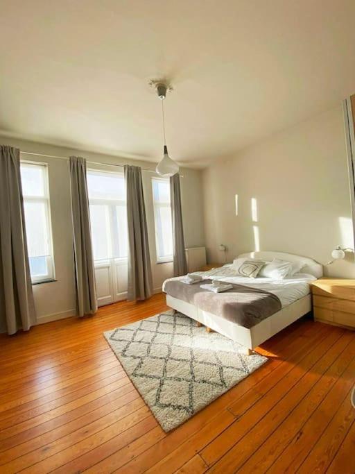 Cute Flat In Appartement *